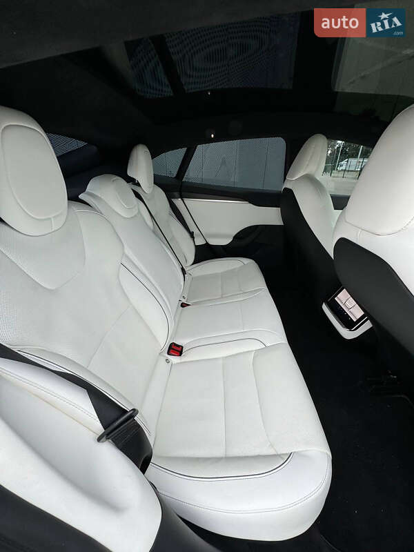 Лифтбек Tesla Model S 2021 в Киеве