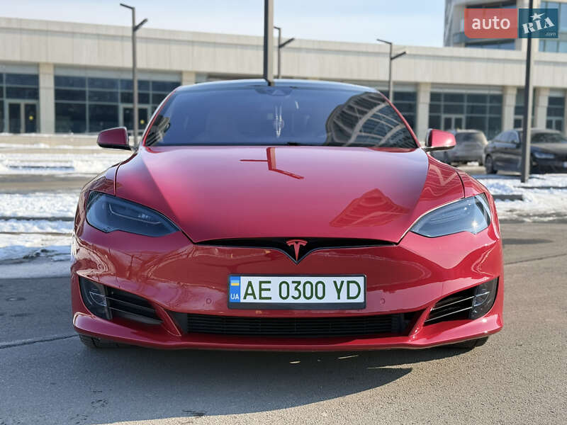 Лифтбек Tesla Model S 2016 в Днепре