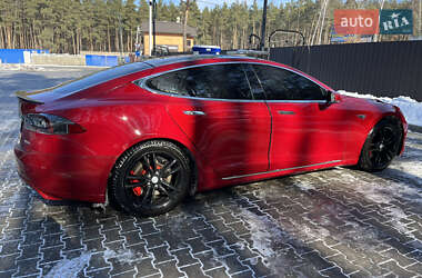 Лифтбек Tesla Model S 2015 в 