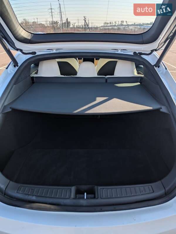 Ліфтбек Tesla Model S 2020 в 