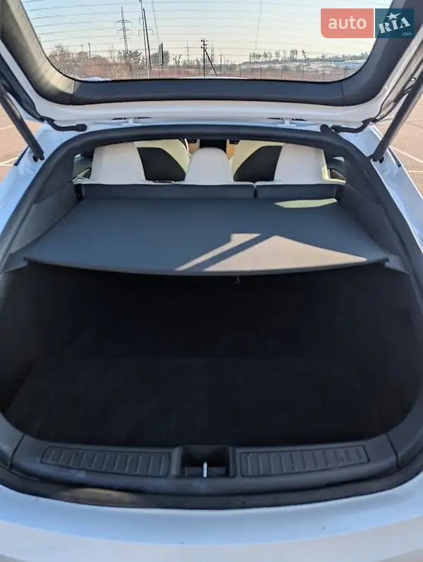 Ліфтбек Tesla Model S 2020 в 