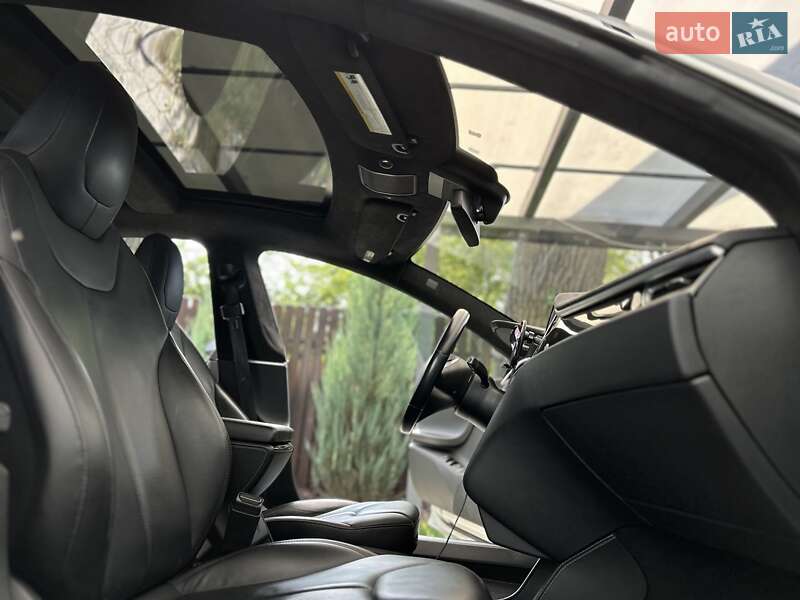 Ліфтбек Tesla Model S 2015 в Рівному