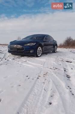Лифтбек Tesla Model S 2015 в 
