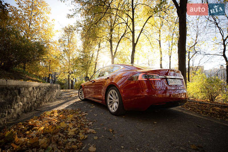 Лифтбек Tesla Model S 2016 в Киеве