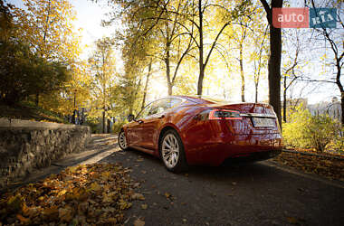 Лифтбек Tesla Model S 2016 в 