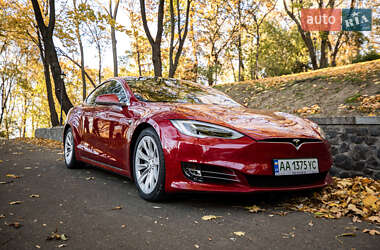 Лифтбек Tesla Model S 2016 в 