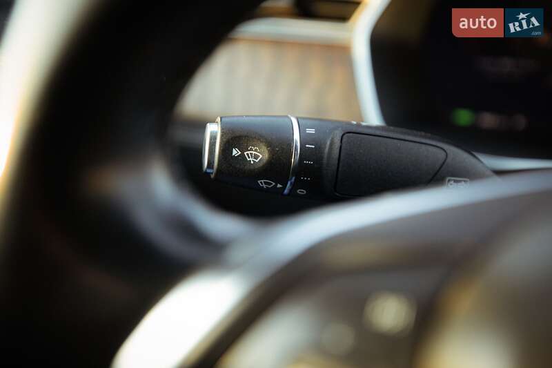 Лифтбек Tesla Model S 2016 в Киеве