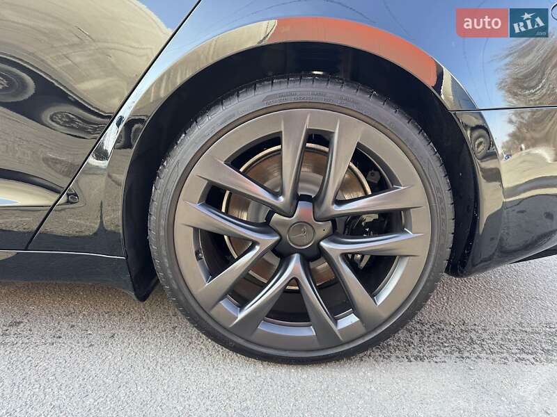 Ліфтбек Tesla Model S 2023 в Дніпрі