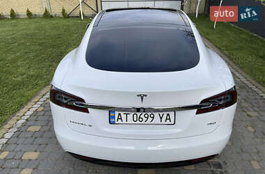 Лифтбек Tesla Model S 2016 в Львове