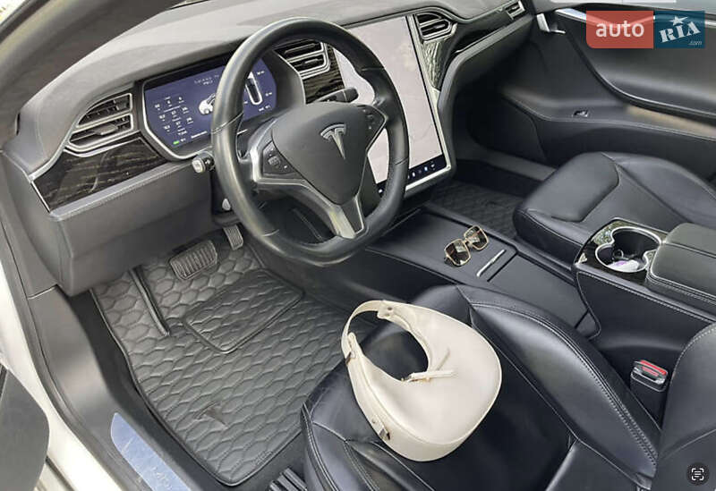 Ліфтбек Tesla Model S 2016 в Львові фото 12 Ліфтбек Tesla Model S 2016 в Львові