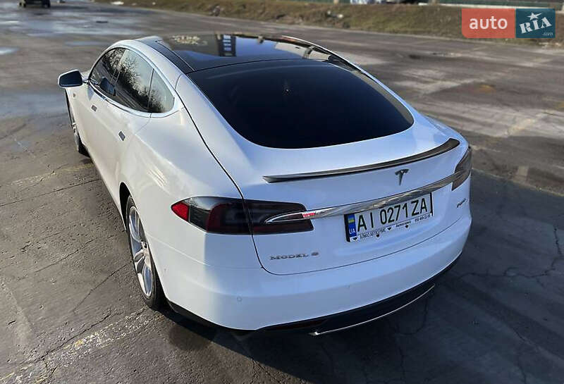 Лифтбек Tesla Model S 2015 в Луцке