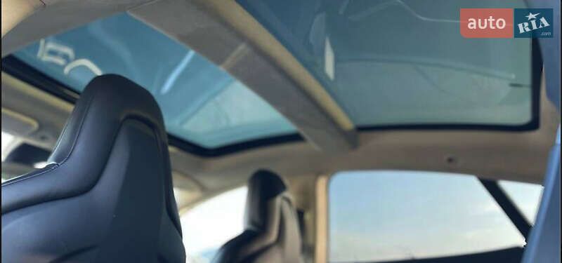 Лифтбек Tesla Model S 2015 в Луцке