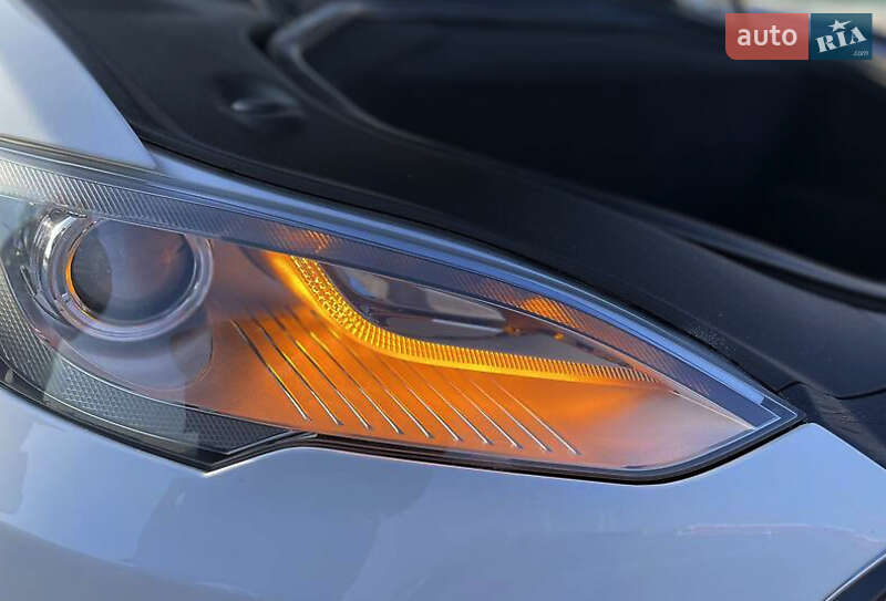 Лифтбек Tesla Model S 2015 в Луцке