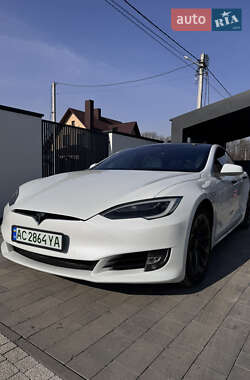 Лифтбек Tesla Model S 2017 в Луцке