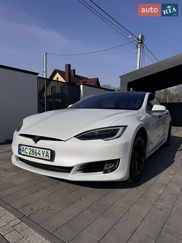 Ліфтбек Tesla Model S 2017 в 