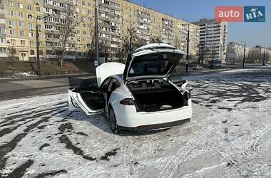 Ліфтбек Tesla Model S 2015 в Дніпрі