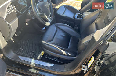 Лифтбек Tesla Model S 2016 в 