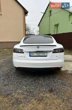 Лифтбек Tesla Model S 2015 в 