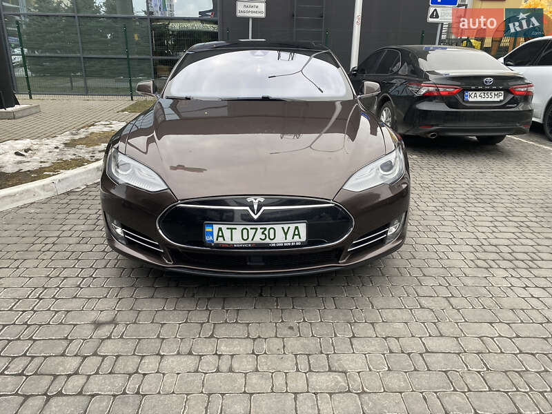 Tesla Model S 2015
