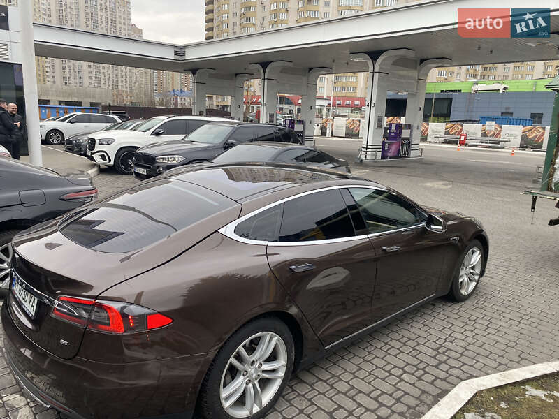 Лифтбек Tesla Model S 2015 в Киеве