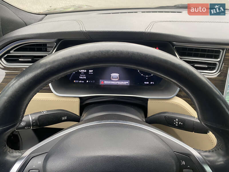 Лифтбек Tesla Model S 2015 в Киеве