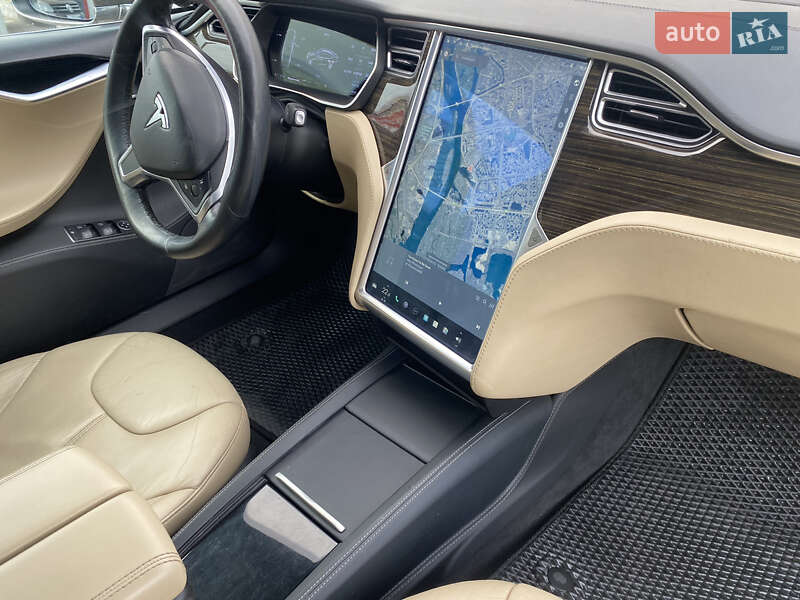Лифтбек Tesla Model S 2015 в Киеве