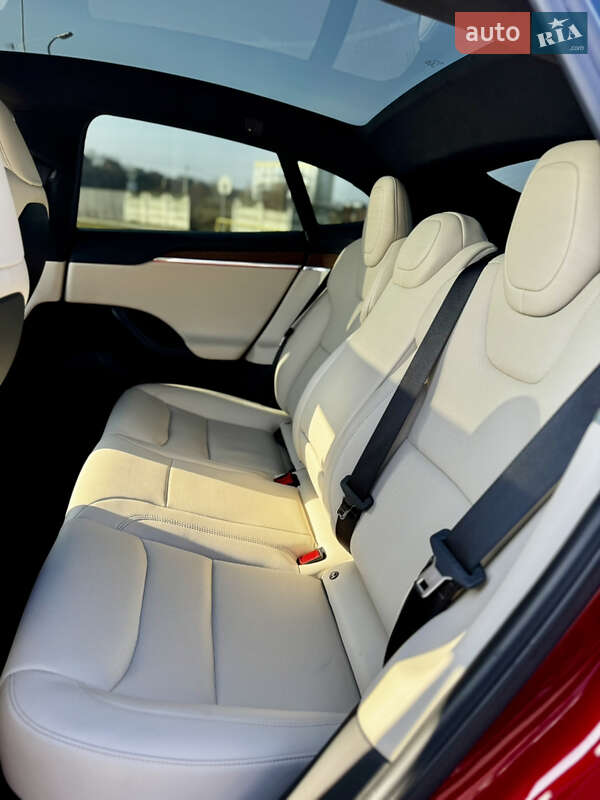Лифтбек Tesla Model S 2023 в Киеве