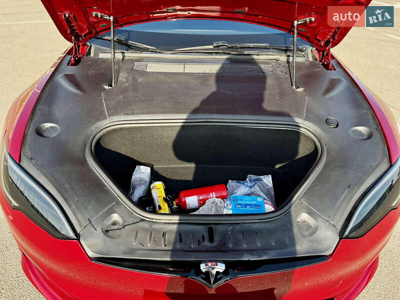 Лифтбек Tesla Model S 2023 в Киеве