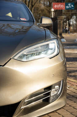 Ліфтбек Tesla Model S 2016 в 