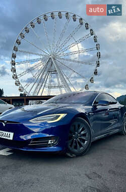 Ліфтбек Tesla Model S 2016 в Києві