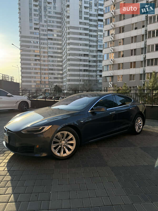 Лифтбек Tesla Model S 2017 в Одессе
