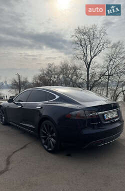 Ліфтбек Tesla Model S 2015 в Дніпрі