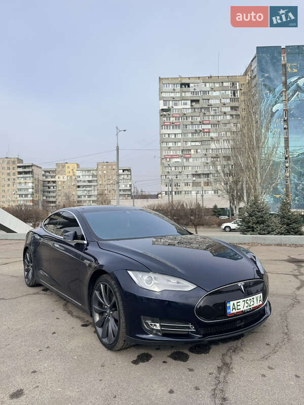 Лифтбек Tesla Model S 2015 в Днепре