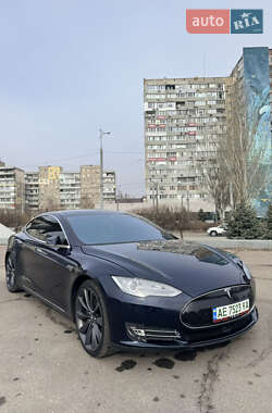 Ліфтбек Tesla Model S 2015 в Дніпрі