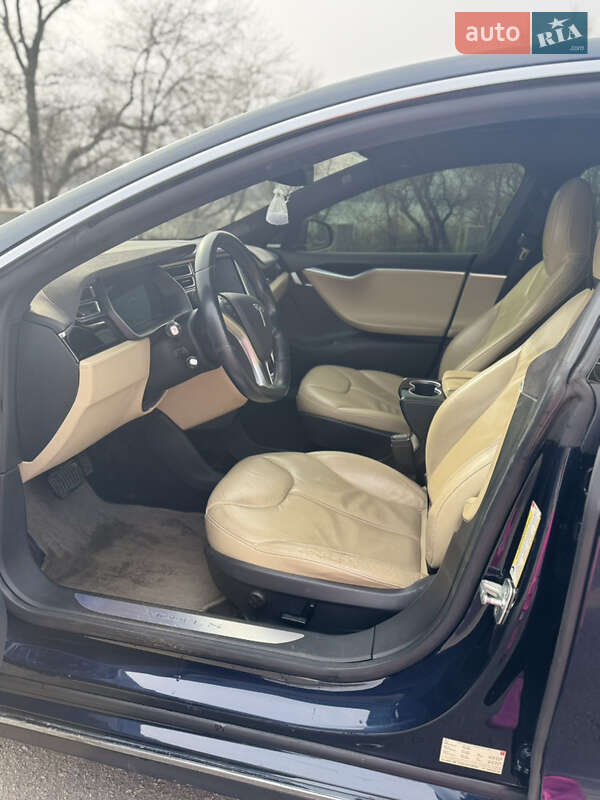 Лифтбек Tesla Model S 2015 в Днепре