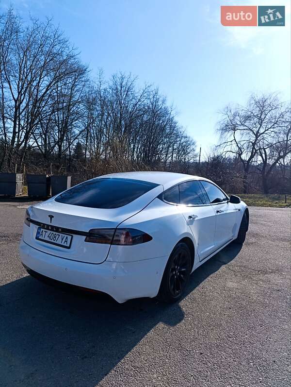 Лифтбек Tesla Model S 2016 в Ивано-Франковске
