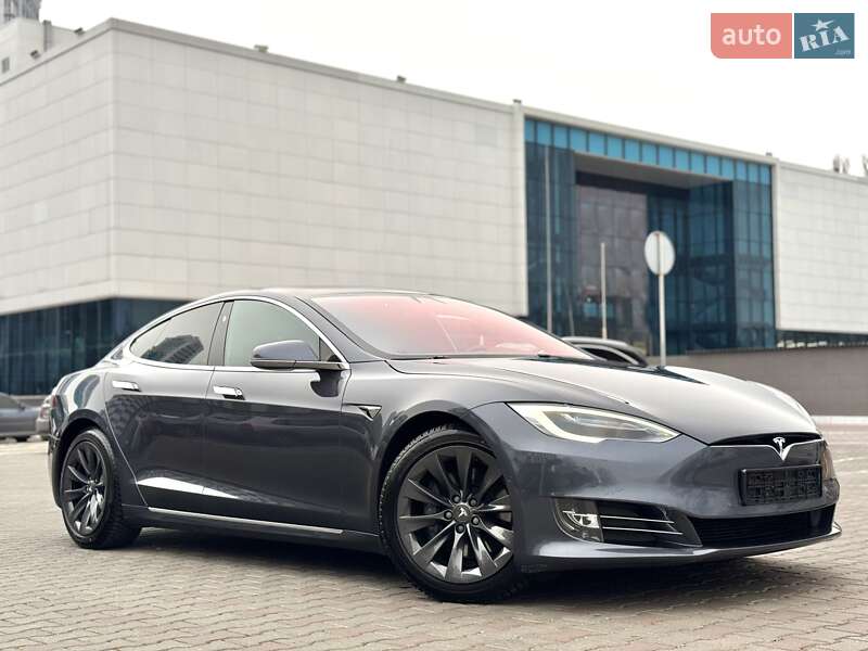Tesla Model S 2020
