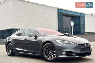 Лифтбек Tesla Model S 2020 в 
