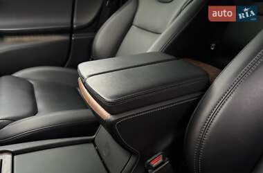 Лифтбек Tesla Model S 2020 в 