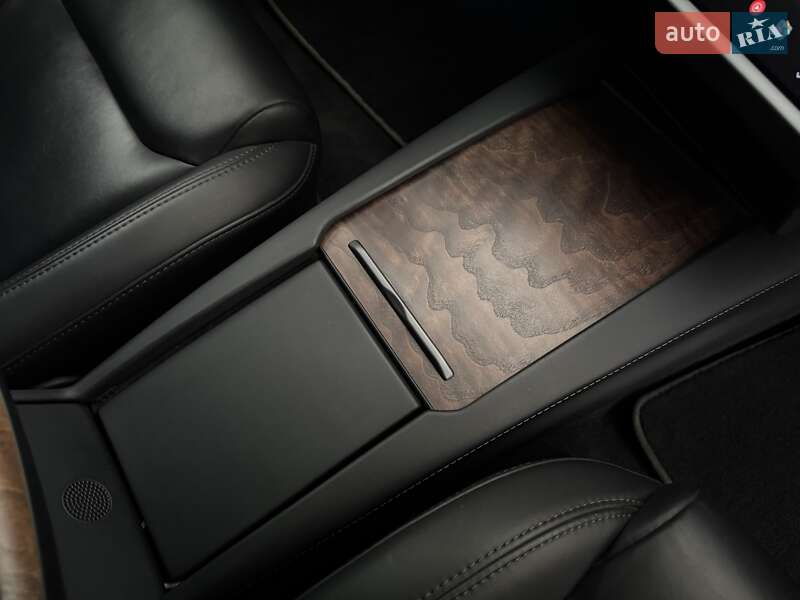 Ліфтбек Tesla Model S 2020 в Одесі