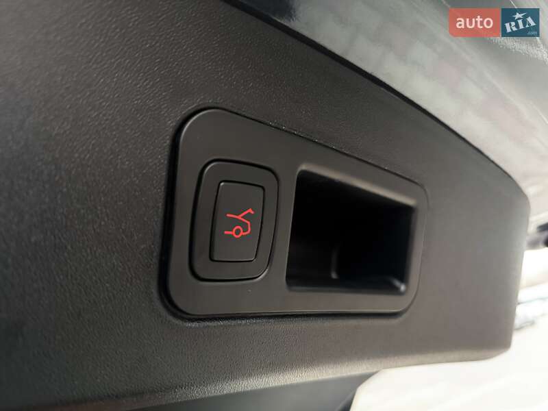 Ліфтбек Tesla Model S 2020 в Одесі