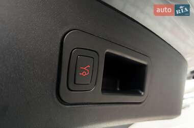 Лифтбек Tesla Model S 2020 в 