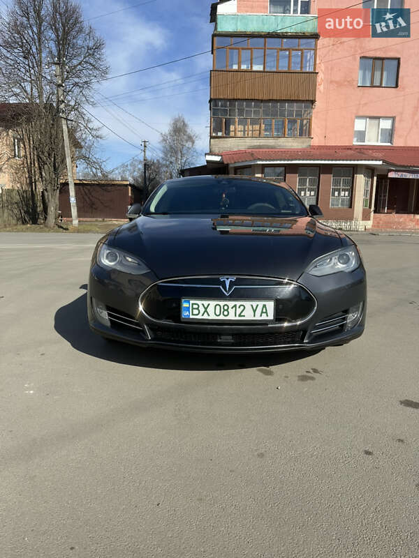 Ліфтбек Tesla Model S 2015 в Хмельницькому фото 5 Ліфтбек Tesla Model S 2015 в Хмельницькому