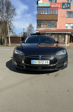 Лифтбек Tesla Model S 2015 в 