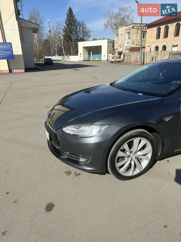Ліфтбек Tesla Model S 2015 в Хмельницькому фото 3 Ліфтбек Tesla Model S 2015 в Хмельницькому