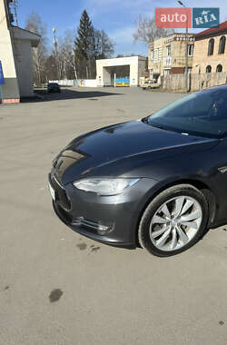 Лифтбек Tesla Model S 2015 в 
