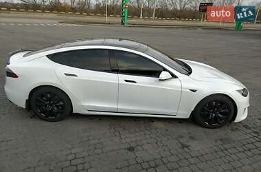 Лифтбек Tesla Model S 2016 в Каменском