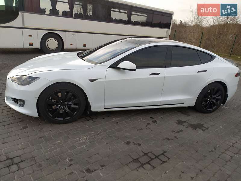 Ліфтбек Tesla Model S 2016 в Кам'янському