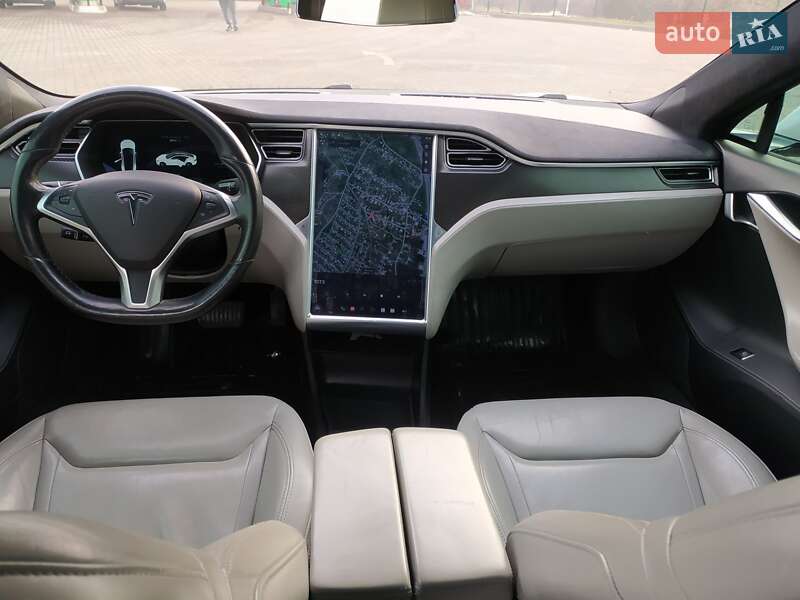 Ліфтбек Tesla Model S 2016 в Кам'янському