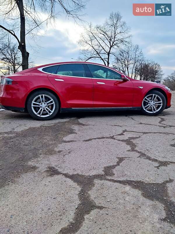 Ліфтбек Tesla Model S 2016 в Запоріжжі